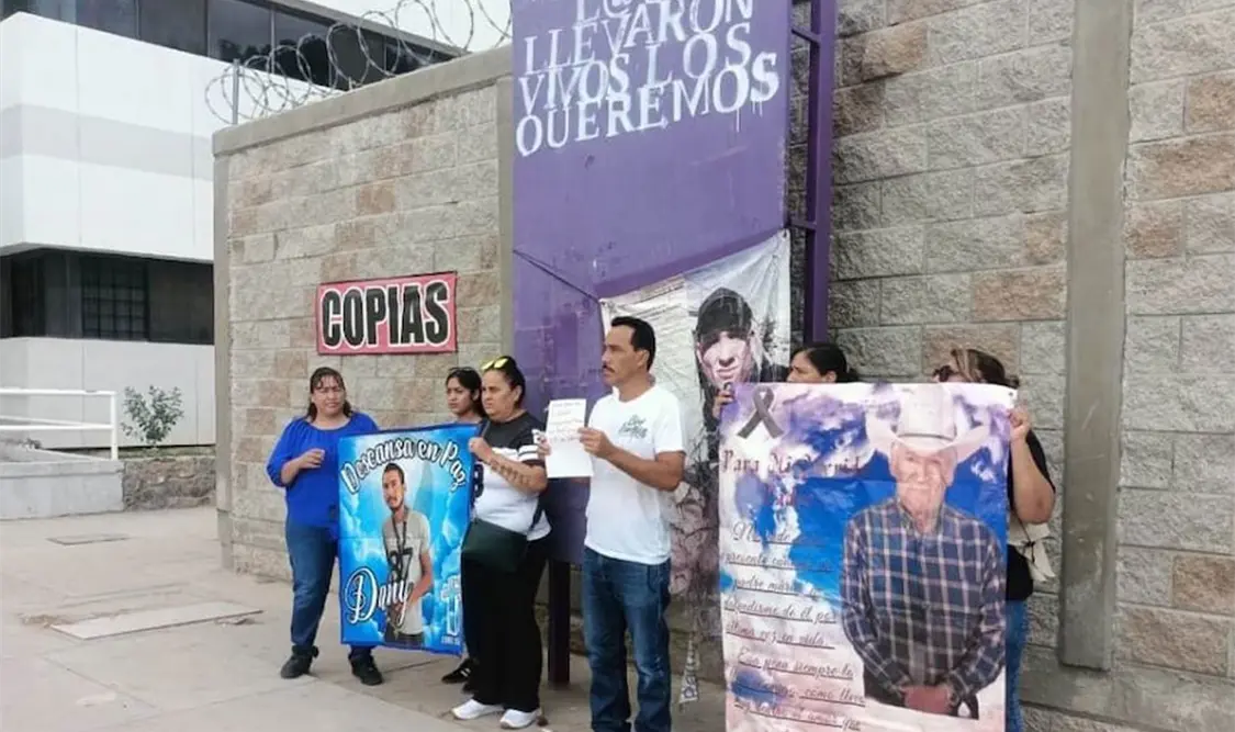 En la manifestación participaron cerca de 50 personas, quienes exigieron justicia y celeridad a la FGE en el caso. Cortesía