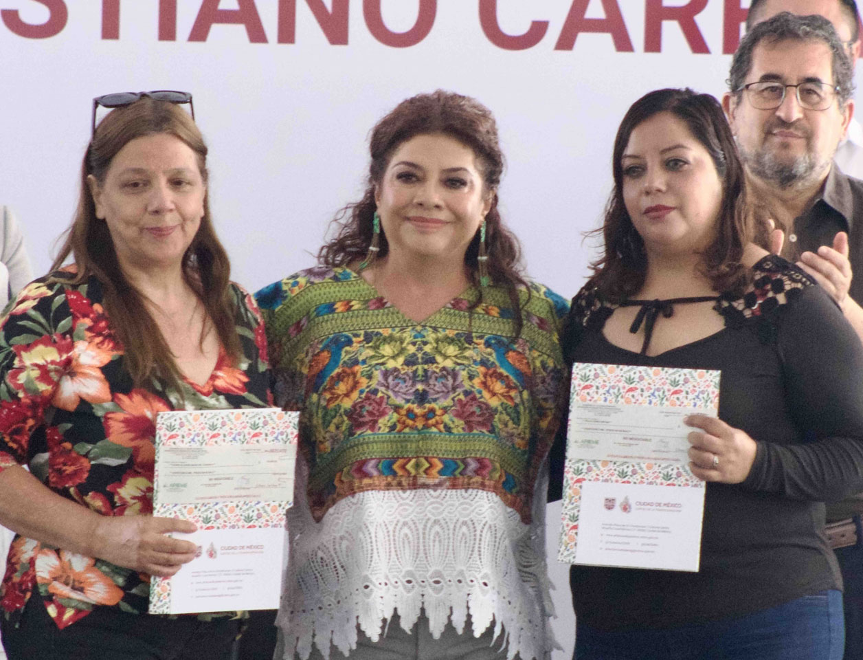 Entrega Brugada apoyos económicos a familias afectadas