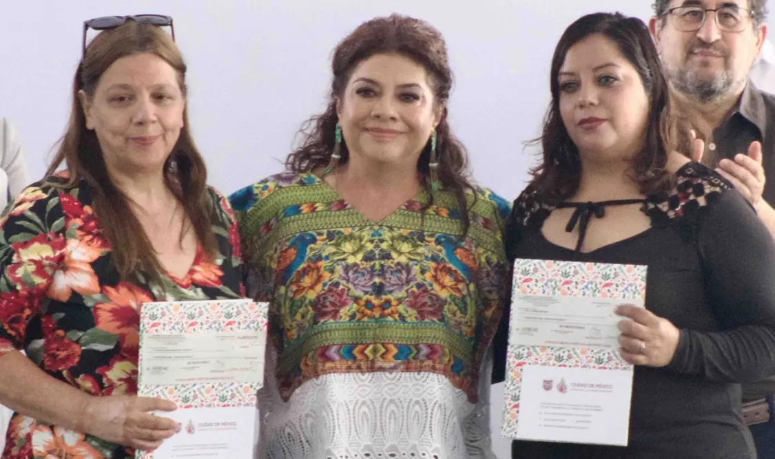 La jefa de Gobierno, Clara Brugada, entregó apoyos económicos por 18 millones 030 mil pesos a mil 343 familias. El Universal