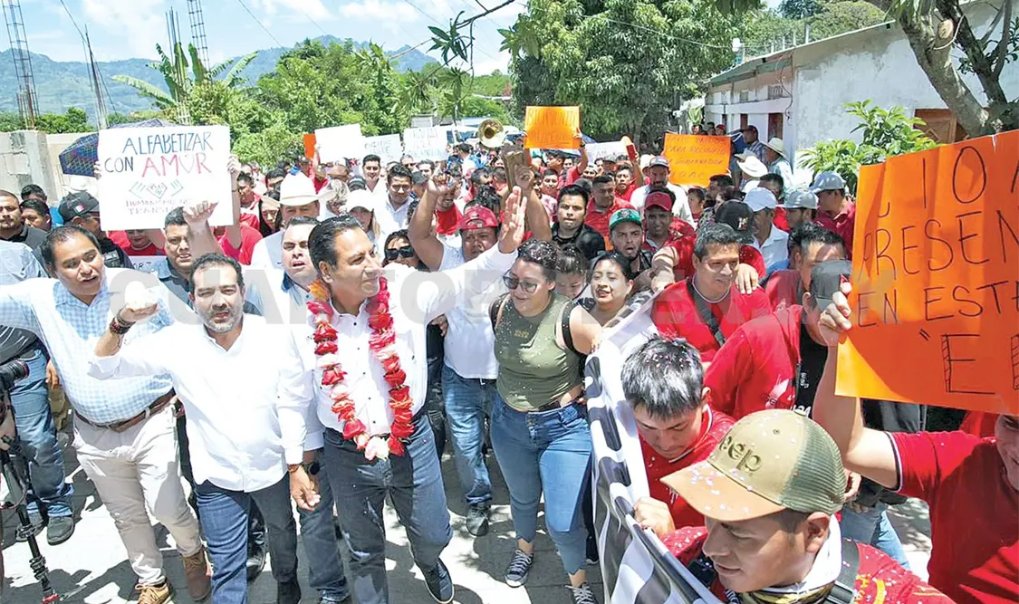 Eduardo Ramírez visitó la comunidad de Portacelis, en donde entregó apoyos al sector agrícola y becas Rosario Castellanos. CP