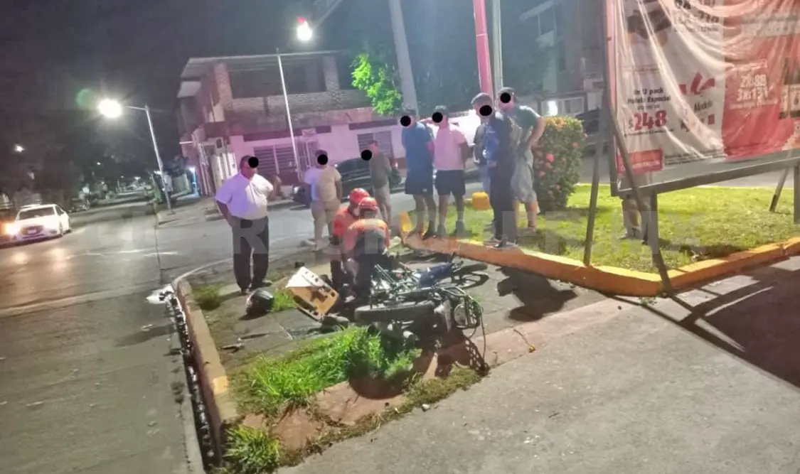 El motorista presentaba fracturas y lesiones en el rostro, brazos, extremidades inferiores y sangrado profuso. Víctor Sánchez / CP