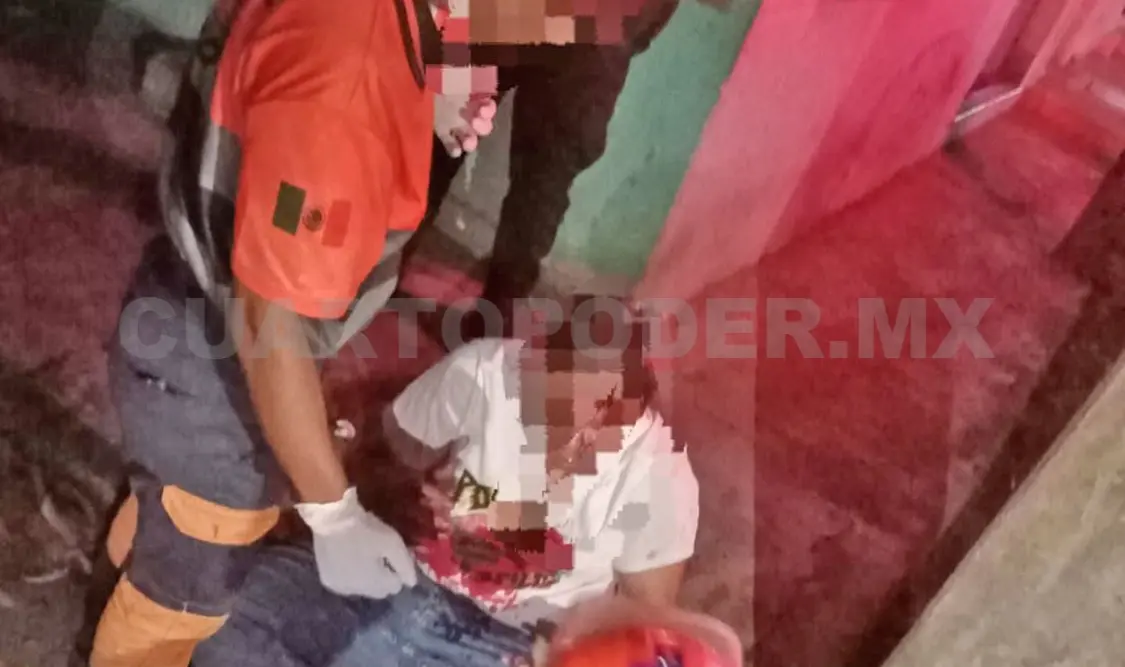 Con una herida en la cabeza resultó una persona que fue agredida por un energúmeno que utilizó una silla de madera. Víctor Sánchez / CP