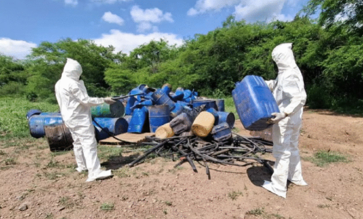 Hallan 4 mil litros de sustancias químicas