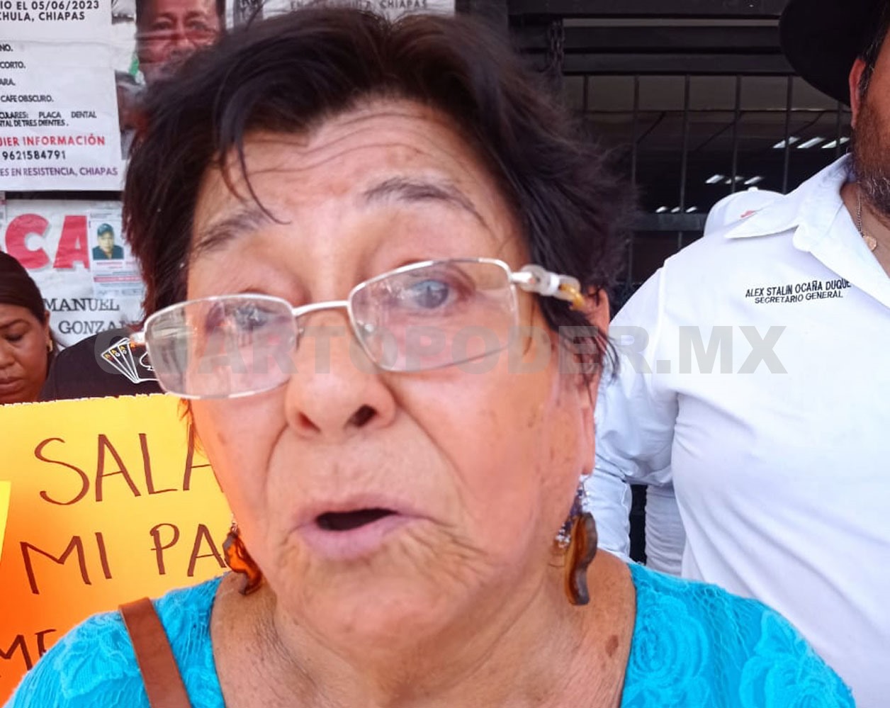 Madre de director removido exige justicia