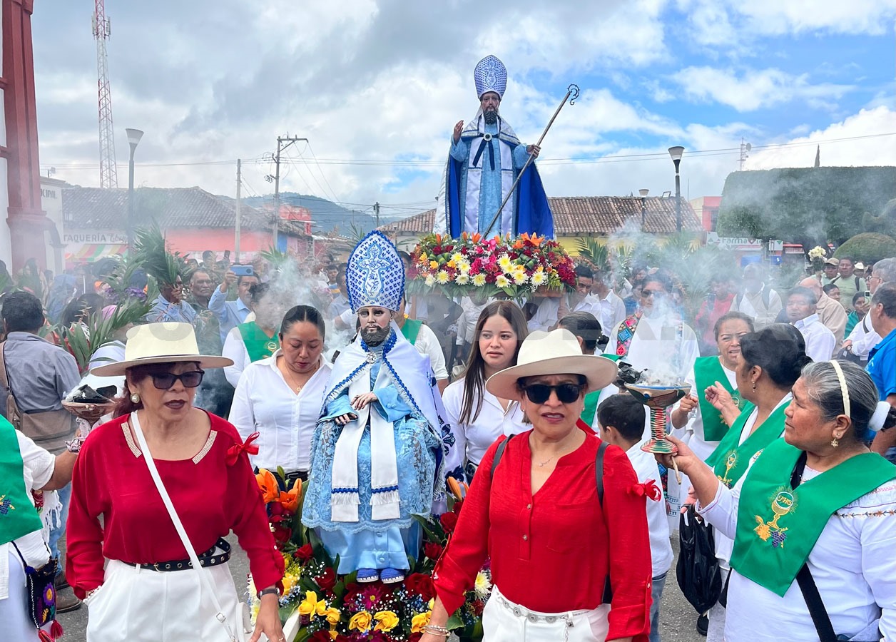 Con marcha, católicos anuncian fiesta del pueblo