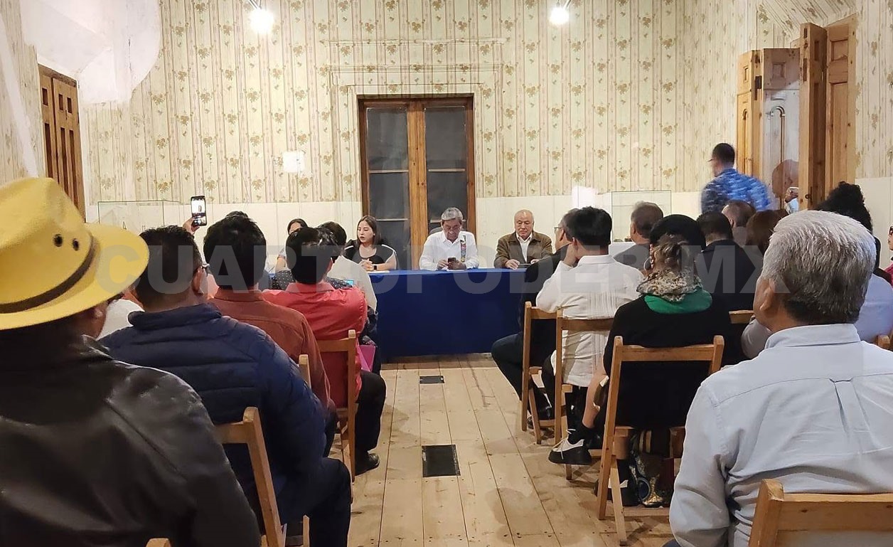 Natalio Hernández presentó su libro