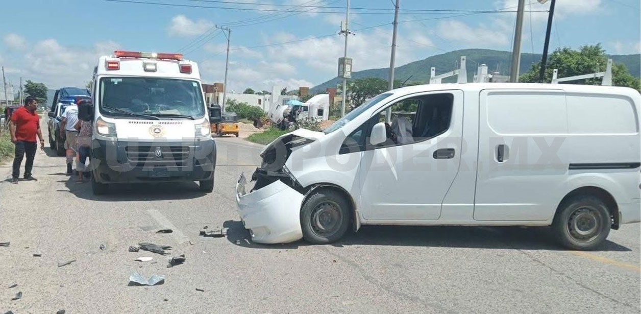 Distraído conductor impacta a moto deportiva