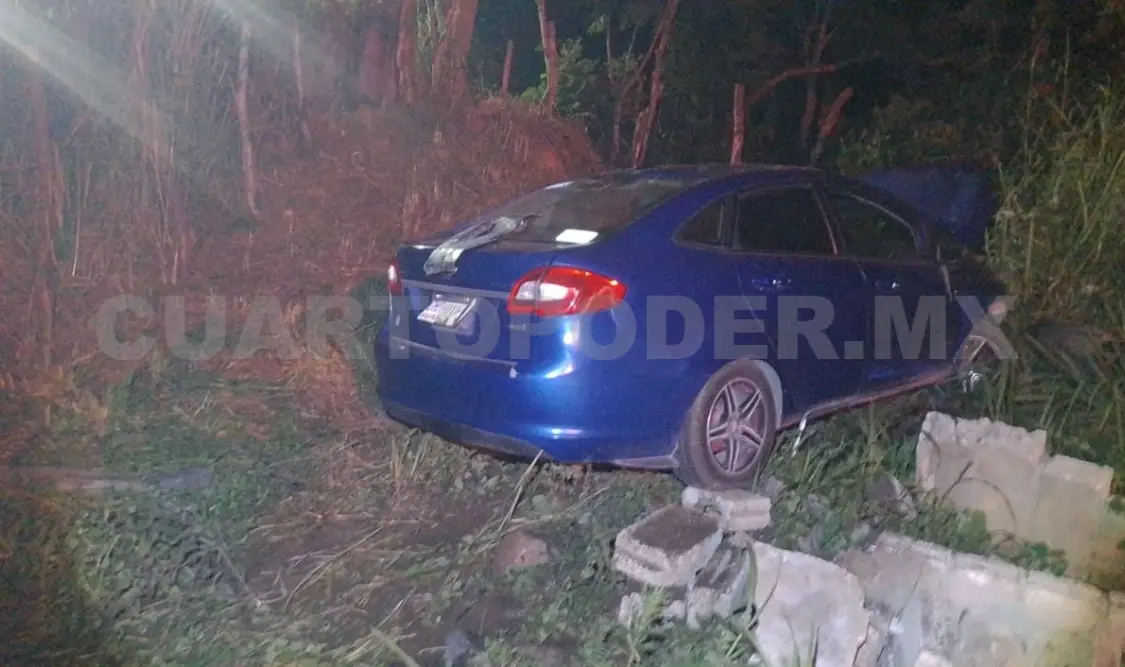 Tras irse al barranco, el Fiesta fue detenido por la maleza. Osman Toledo / CP