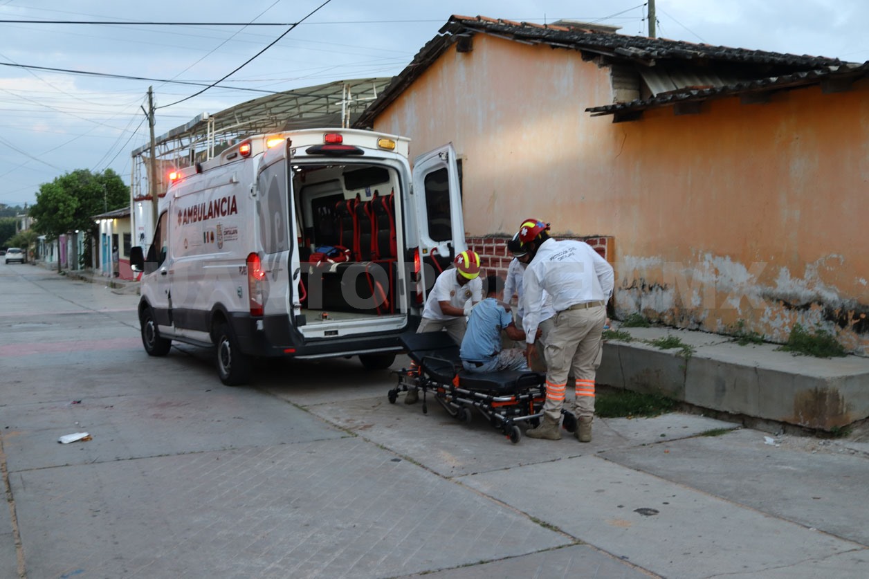 Motorista es hallado con un golpe en la cabeza
