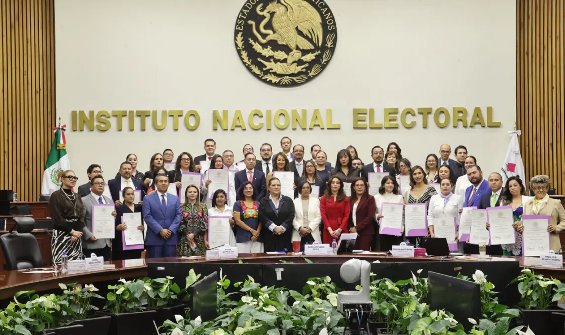 INE entrega constancias de mayoría a 45 candidaturas para juzgados de distrito y tribunales colegiados de circuito. Cortesía