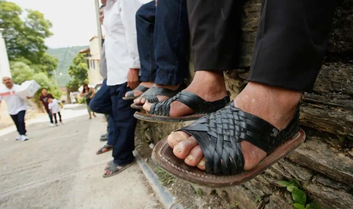 El principal objetivo es acordar la forma en que se reparará el daño por el plagio de sus huaraches tradicionales. Cortesía