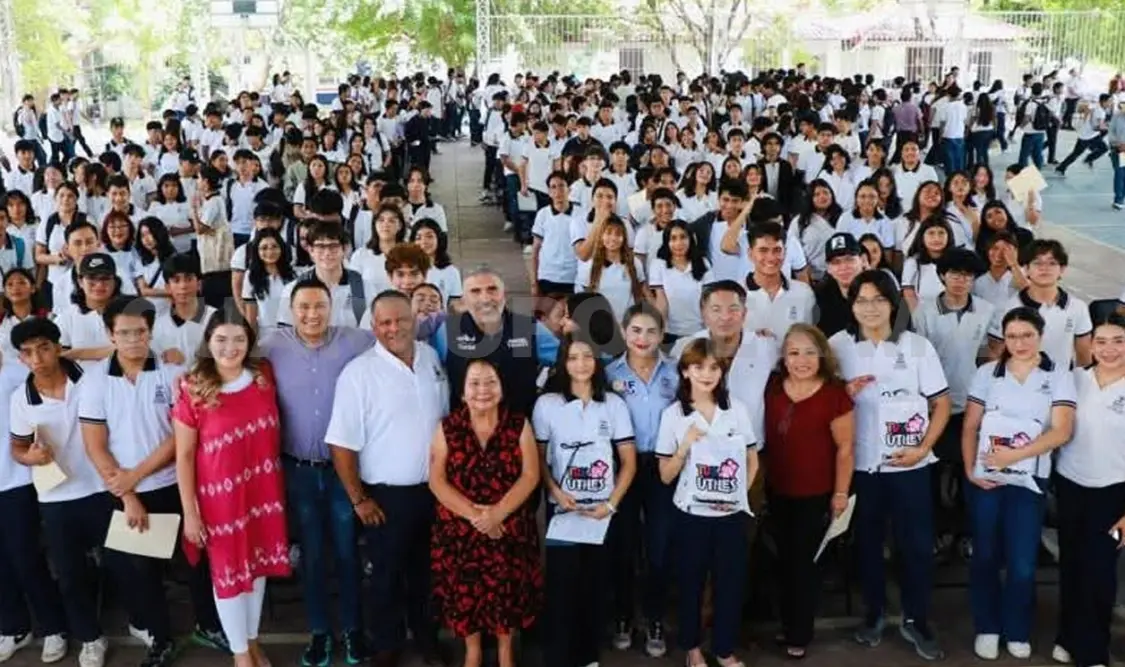El programa Tux-Útiles sigue llegando a más planteles educativos en Tuxtla Gutiérrez. CP
