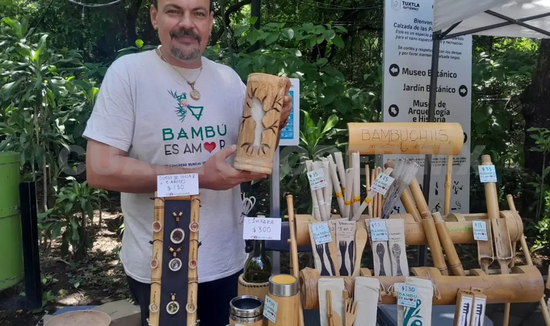 Arturo Gamboa, artesano chiapaneco, ofrece productos 100 % biodegradables. Paola Romo / CP