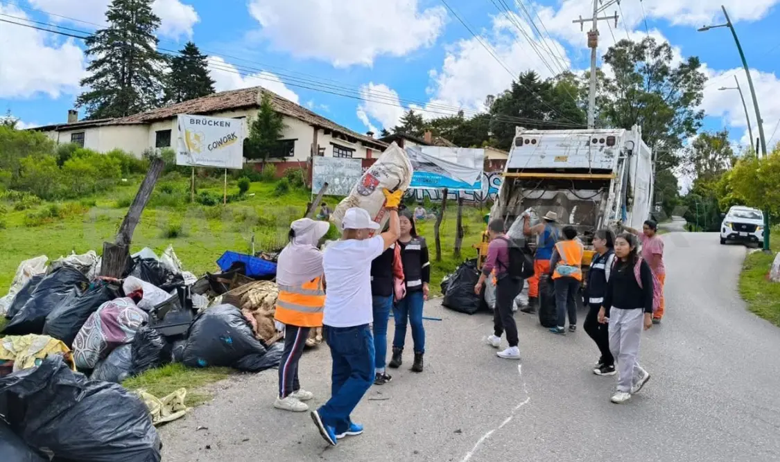 Levantan tonelada y media de basura