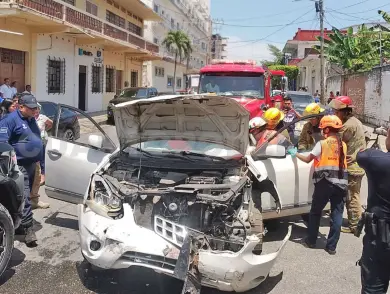 En encontronazo en cruce de calles queda fracturado