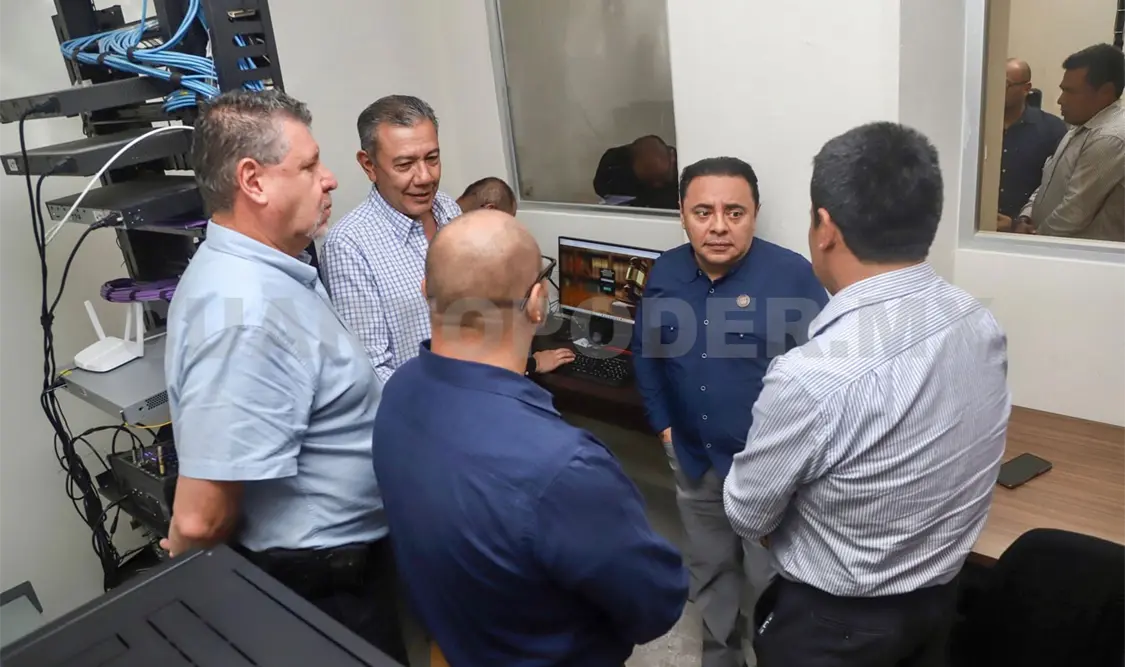 Moreno Guillén realizó un recorrido por la Sala Demo para Audiencias Orales en materia Familiar. Cortesía