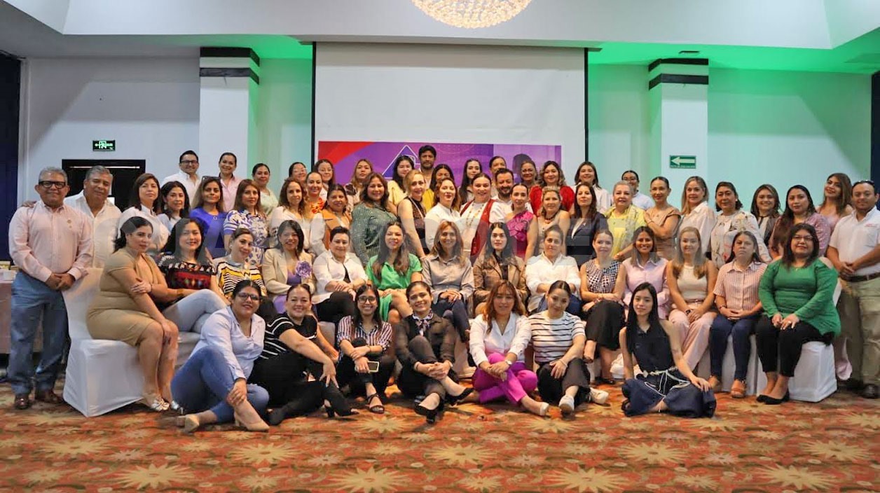 Voluntariado asiste a reunión de la Canaco Servytur