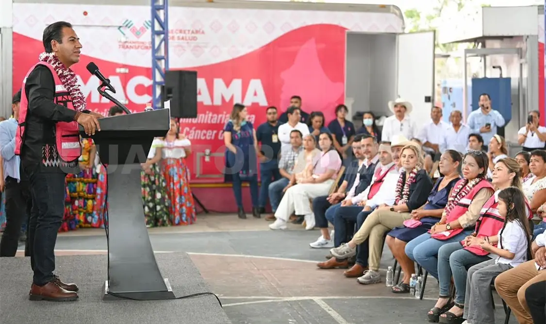 Ramírez Aguilar encabezó en el municipio de Totolapa el arranque de las Unidades Móviles. Cortesía