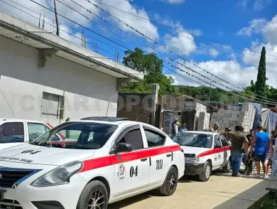 Tractocamión pierde la carga y casi causa tragedia