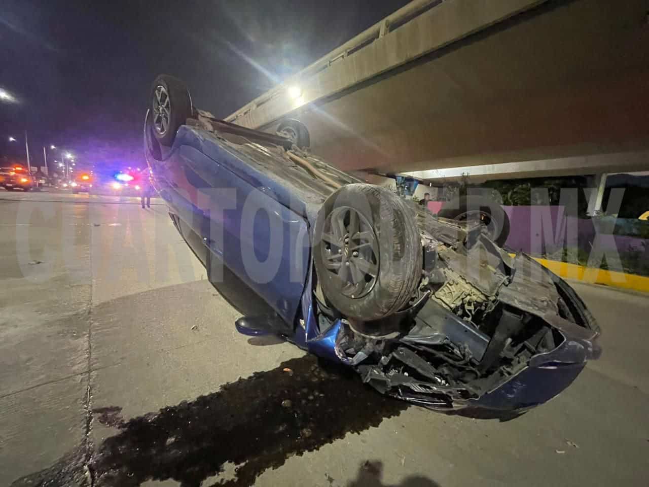 Vuelca automovilista en el libramiento Norte