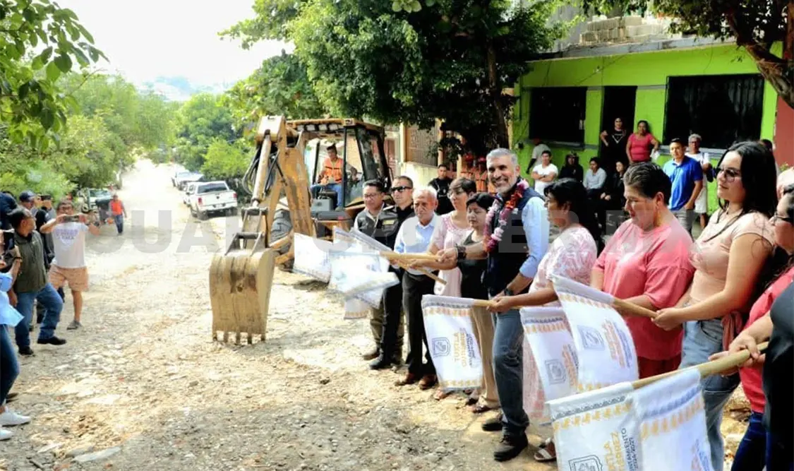 Como parte del programa Calles Felices se atendieron vialidades con lo que se mejorará la calidad de vida de las familias. Cortesía