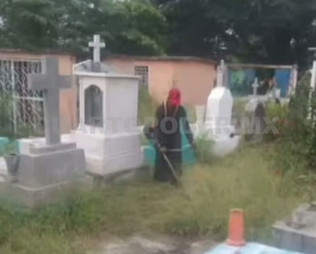 Realizan limpieza y fumigación del panteón municipal de Tonalá