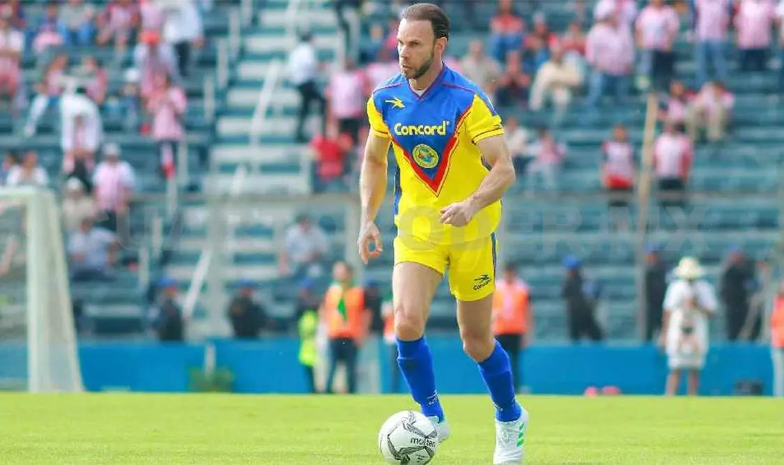 “Zaguinho” encabezará la ofensiva de las Águilas en el duelo de leyendas en Tuxtla. Cortesía