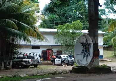Detienen para investigación a 48 policías municipales