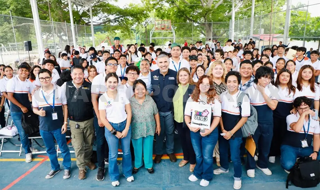 El presidente municipal dijo que continuará trabajando por la educación y el bienestar de las familias. CP