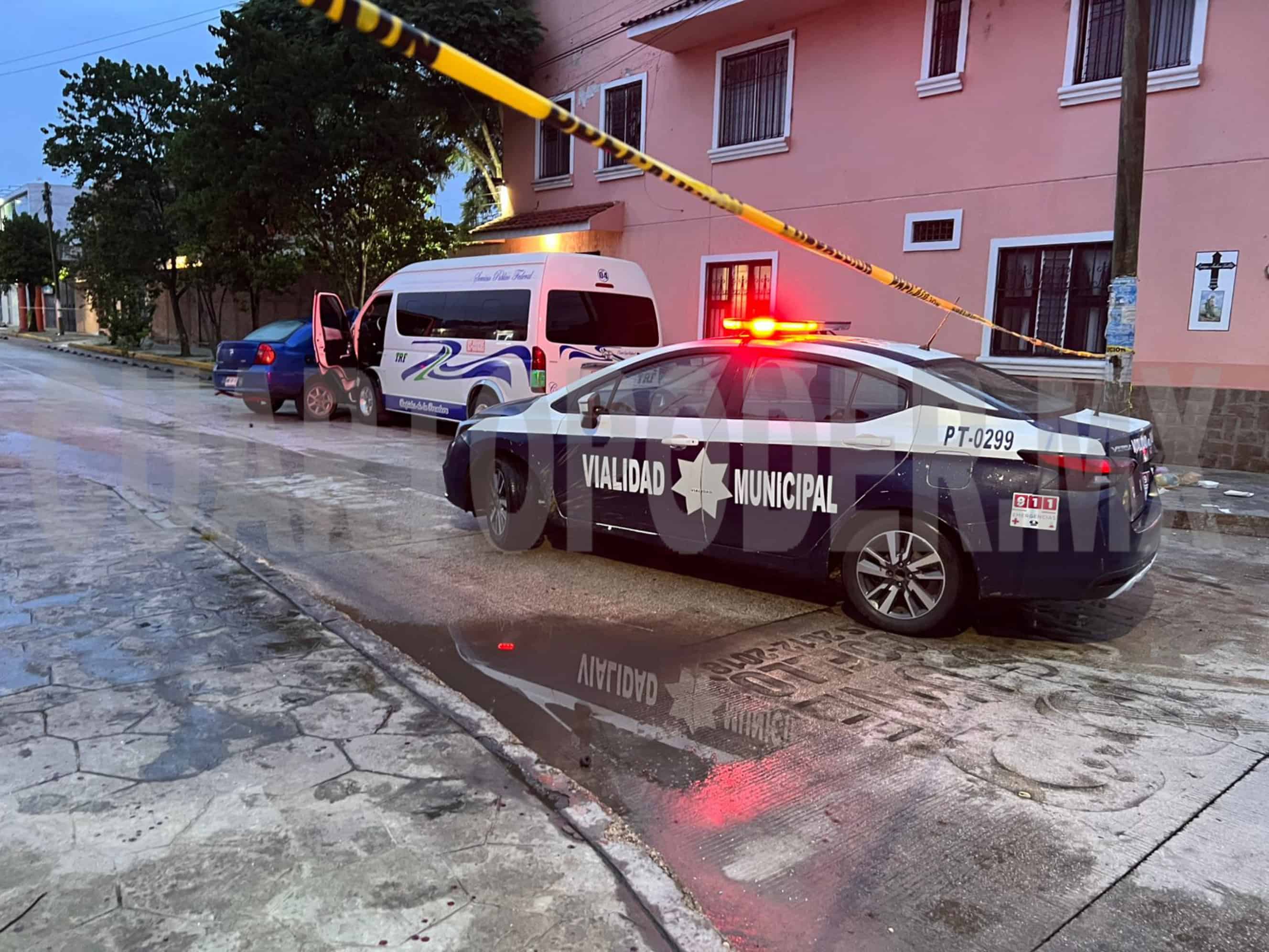 Colectivo embiste a automóvil en barrio Nicalocok