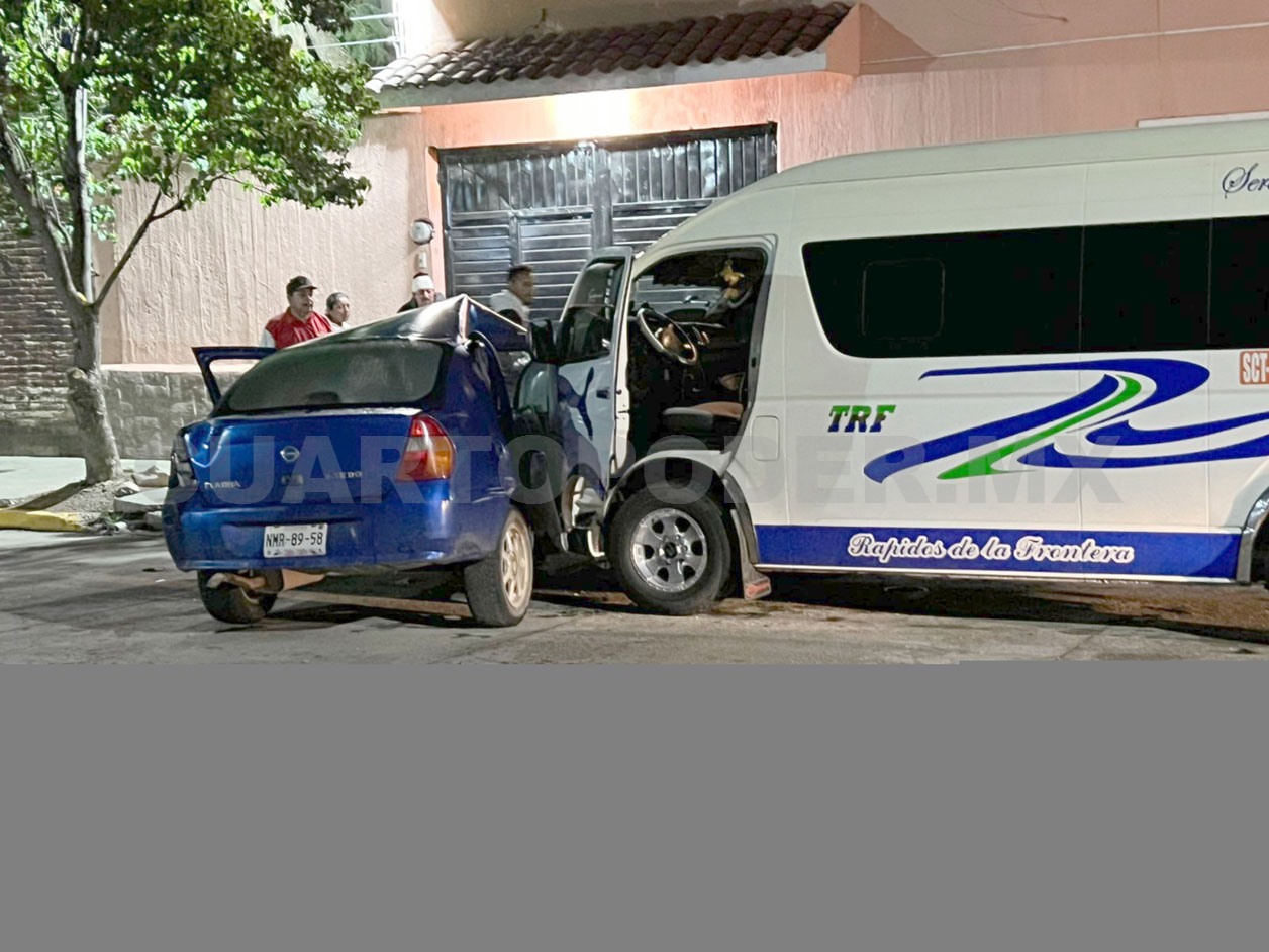 Colectivo embiste a automóvil en barrio Nicalocok