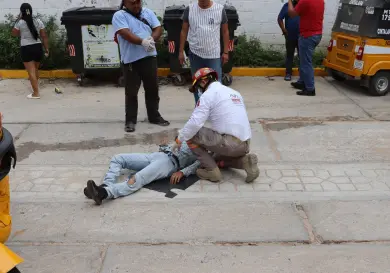 Taxi y mototaxi colisionan por corte de circulación