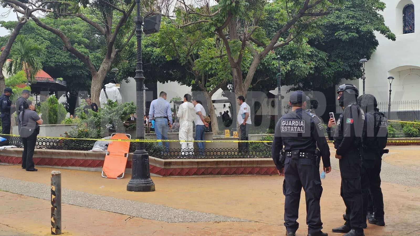 Hallan muerto a indigente en unas jardineras