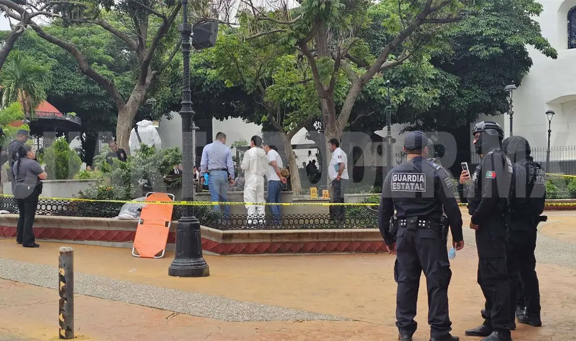 Hallan muerto a indigente en unas jardineras