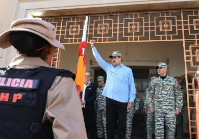 Maduro denuncia despliegue militar de EE. UU.