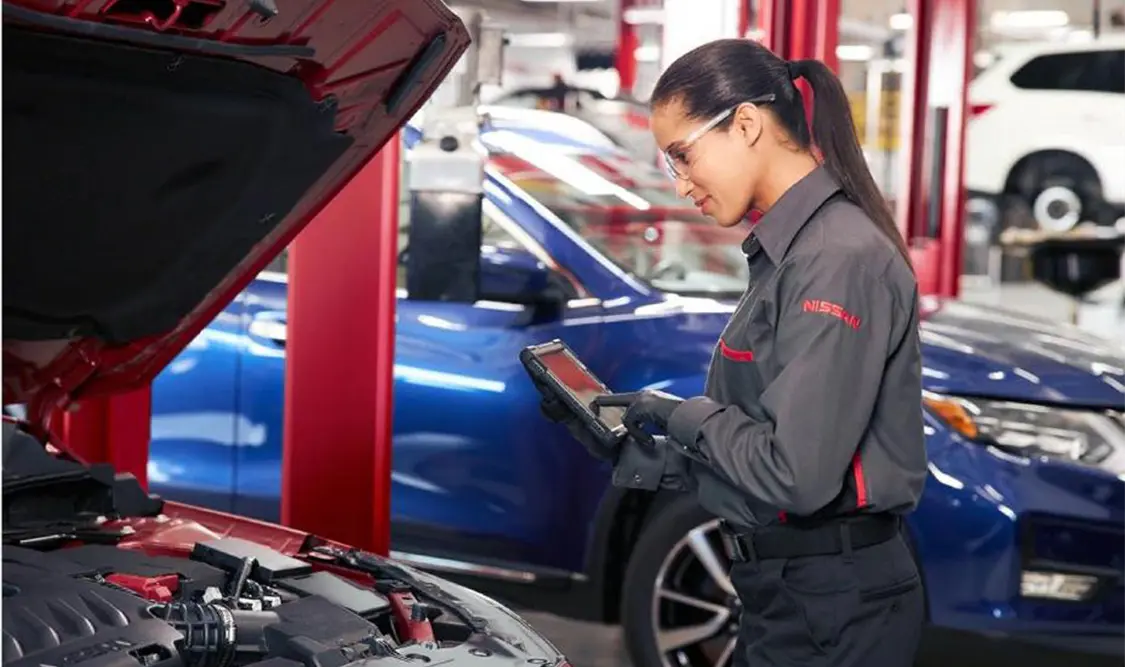 A revisión autos de Nissan; alertan falla en frenos