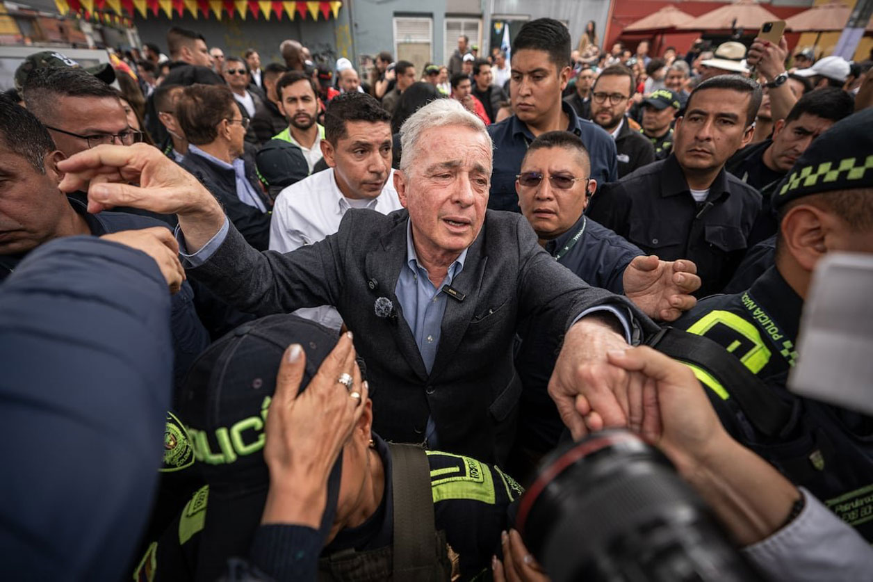 Álvaro Uribe rinde homenaje a Miguel Uribe