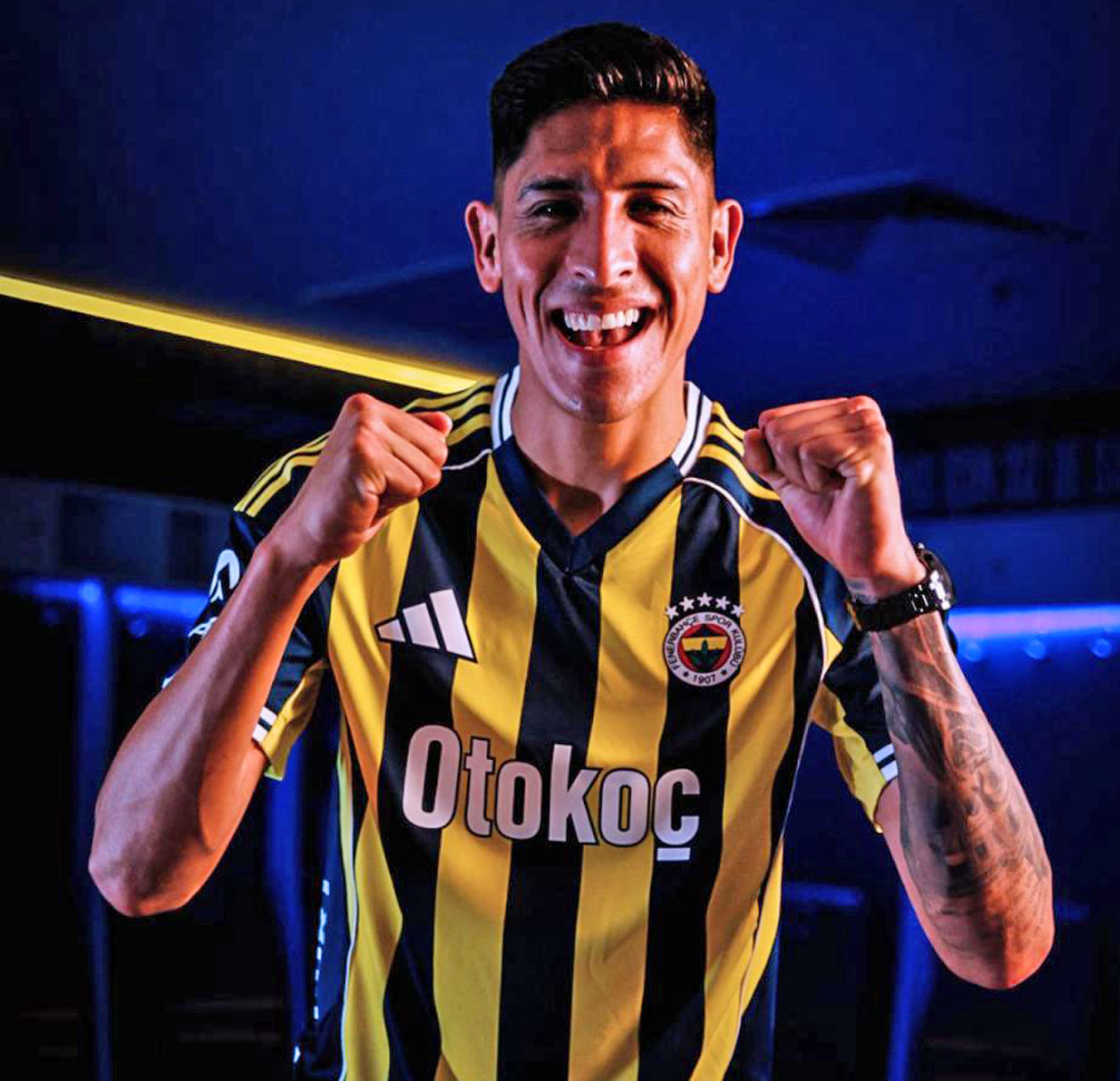 Álvarez es presentado con el Fenerbahçe