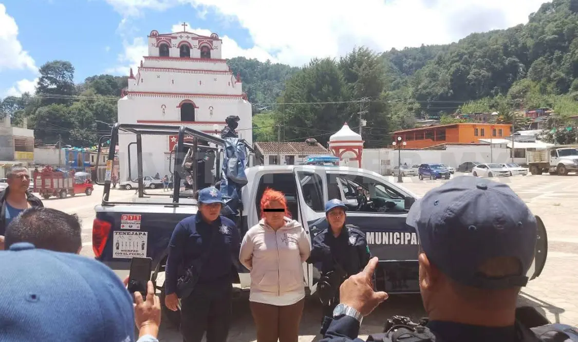 Cuatro mujeres fueron detenidas y llevadas a la Fiscalía en San Cristóbal de Las Casas para las investigaciones. Manuel Martínez / CP