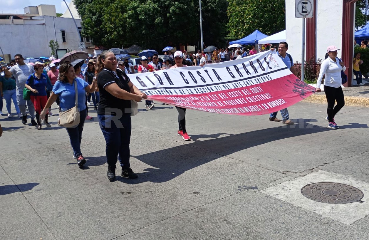 Anuncian maestros de la Sierra bloqueo carretero