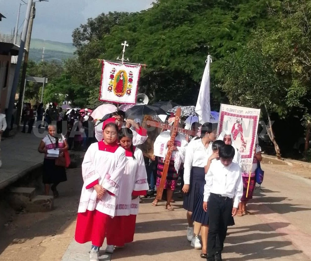 Realizan católicos peregrinación por la paz en Carranza
