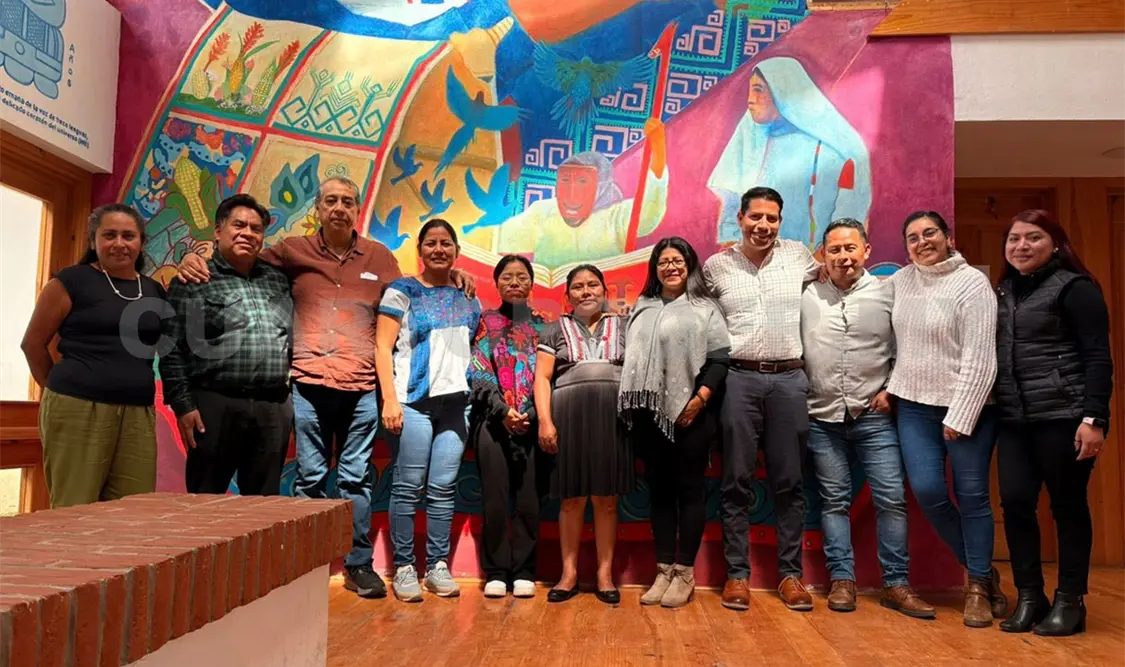 Encuentro entre organizadores del Festival Maya Chiapaneca y la presidenta de Rincón Chamula. Cortesía