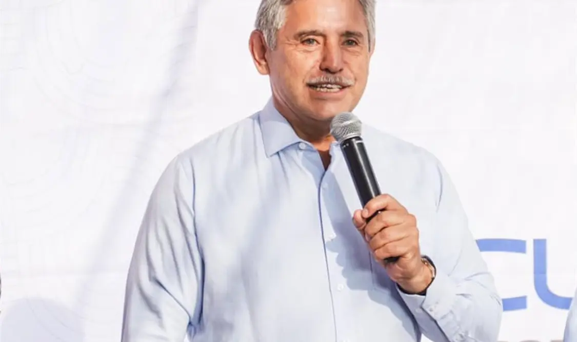 Pide disculpas por viaje a Las Vegas en días laborales