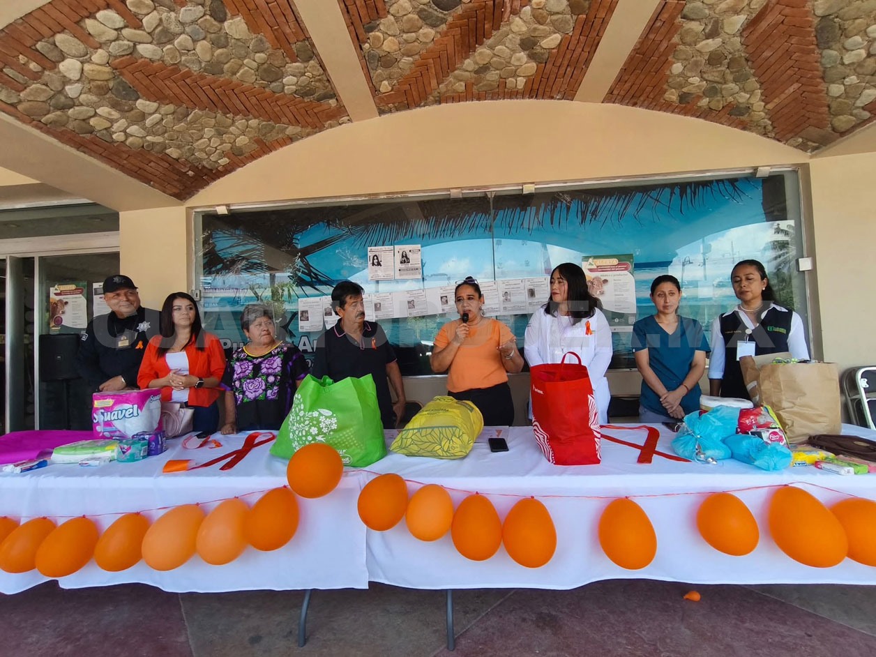 Instalan centro de acopio de artículos para mujeres