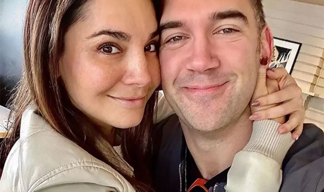 Higareda y Lewis esperan gemelos