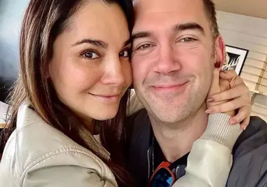 Higareda y Lewis esperan gemelos