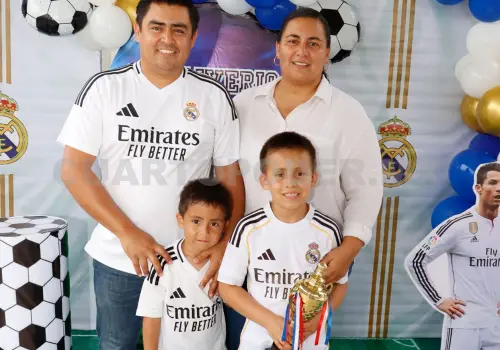 Mateo celebra con fiesta futbolera
