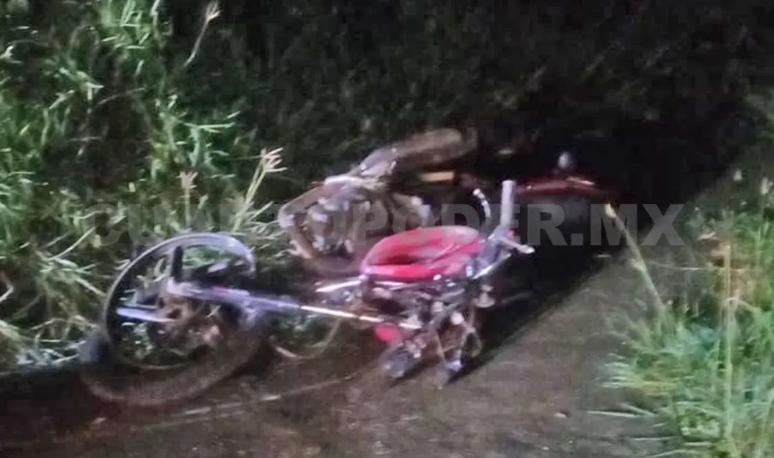 La motocicleta estaba cerca de los cadáveres, con signos de choque. Víctor Sánchez / CP