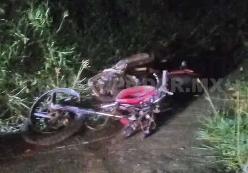 Mueren dos motociclistas al ser arrollados
