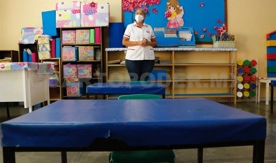Maestras y maestros están listos para recibir a los alumnos. Guillermo Ramos / CP